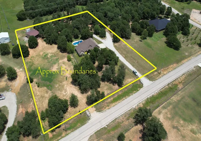 Homes for sale in Poolville, TX | 206 Oak Tree Ct, Poolville, TX 76487 | MLS# 21282368