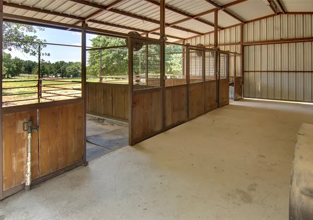 Homes for sale in Poolville, TX | 206 Oak Tree Ct, Poolville, TX 76487 | MLS# 21282368