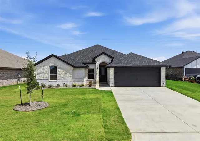Homes for sale in Tolar, TX | 1354 Oleander Dr, Tolar, TX 76476 | MLS# 21283531
