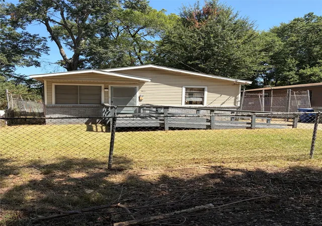 Photo 2 of Single family home for sale at 526 Coon St, Shreveport, LA 71104 | MLS# 21282408 | Listing updated on 2026-08-21