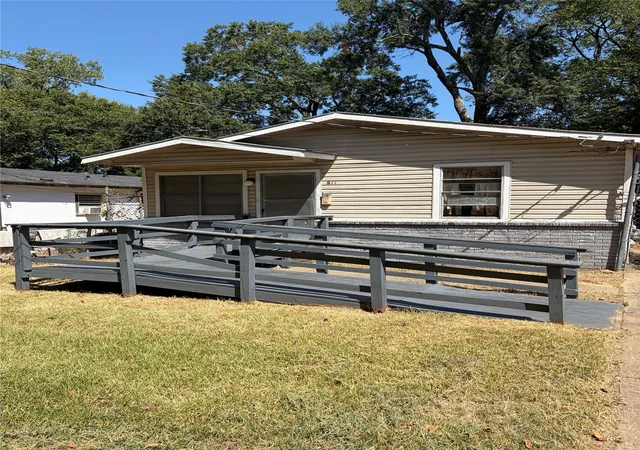 Photo 3 of Single family home for sale at 526 Coon St, Shreveport, LA 71104 | MLS# 21282408 | Listing updated on 2026-08-21