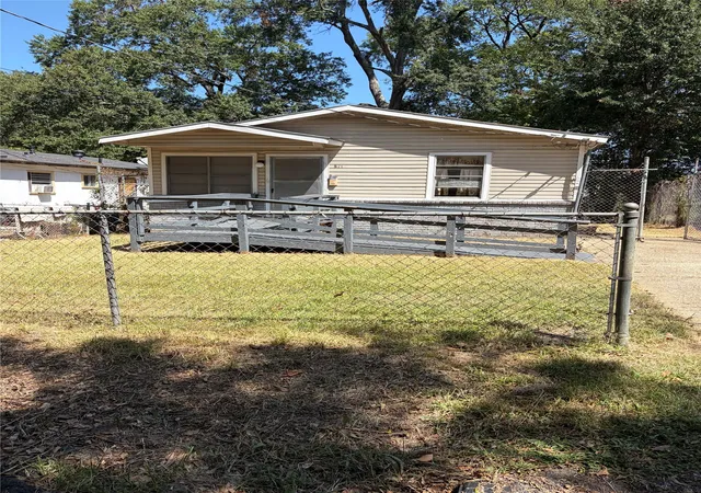 Photo 3 of Single family home for sale at 526 Coon St, Shreveport, LA 71104 | MLS# 21282408 | Listing updated on 2026-08-21