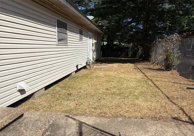 Photo 4 of Single family home for sale at 526 Coon St, Shreveport, LA 71104 | MLS# 21282408 | Listing updated on 2026-08-21
