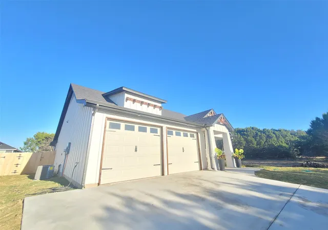 Homes for sale in Granbury, TX | 4825 Wichita St, Granbury, TX 76048 | MLS# 21283803