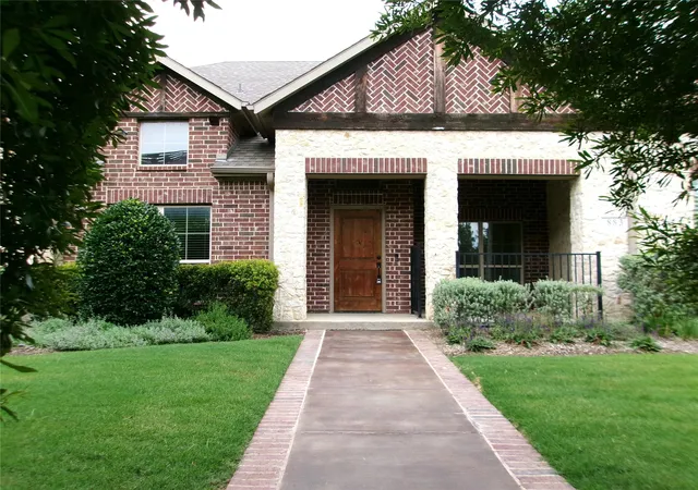 2nd image of 883 Birds Fort Trl, Arlington, TX 76005 | MLS# 21284644