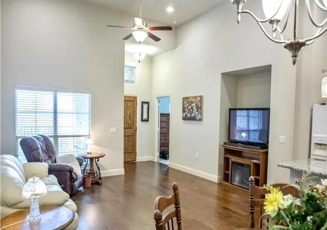 4th image of 883 Birds Fort Trl, Arlington, TX 76005 | MLS# 21284644