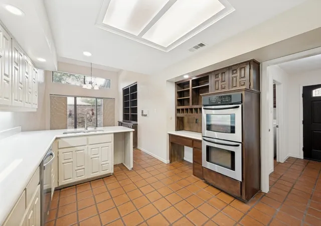 Photo 4 of Townhouse for sale at 3316 Courtyard Pl, Dallas, TX 75234 | MLS# 21282208 | Listing updated on 2026-08-28