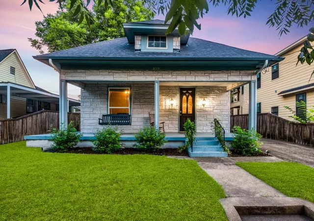 Homes for sale in Dallas, TX | 820 W 8th St, Dallas, TX 75208 | MLS# 21284680