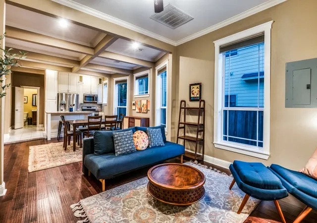 Homes for sale in Dallas, TX | 820 W 8Th St, Dallas, TX 75208 | MLS# 21284680