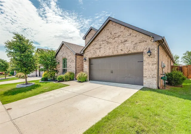 Photo 2 of Sale Pending at 1637 Snowdrop Dr, Prosper, TX 75078 | MLS# 21284678 | Listing updated on 2026-08-28