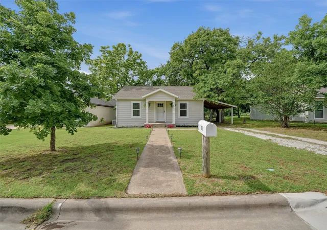 Homes for sale in Weatherford, TX | 513 W Water St, Weatherford, TX 76086 | MLS# 21284652