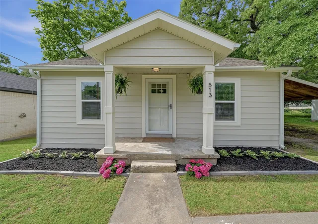 Homes for sale in Weatherford, TX | 513 W Water St, Weatherford, TX 76086 | MLS# 21284652
