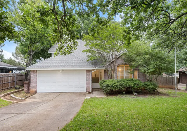Homes for sale in Bedford, TX | 3208 Hickory Ct, Bedford, TX 76021 | MLS# 21283733