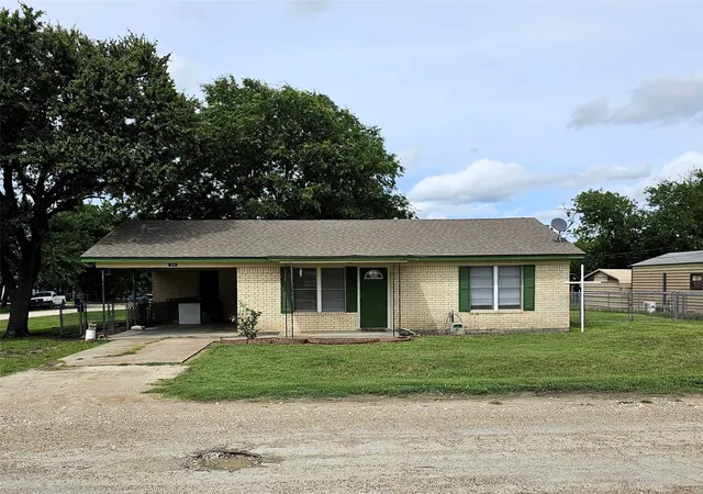 Homes for sale in Coolidge, TX | 105 N 3rd St, Coolidge, TX 76635 | MLS# 21284267