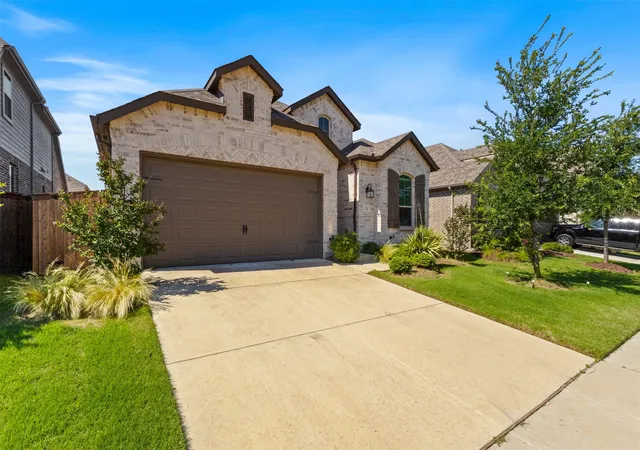 Photo 2 of Single family home for sale at 1916 Pelham Dr, Aubrey, TX 76227 | MLS# 21284731 | Listing updated on 2026-08-22