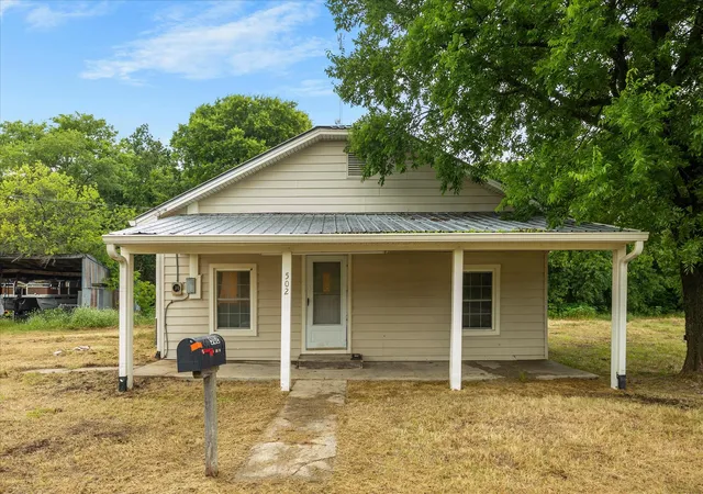 Photo 1 of Single family home for sale at 502 S Elm St, Celeste, TX 75423 | MLS# 21281057 | Listing updated on 2026-07-13