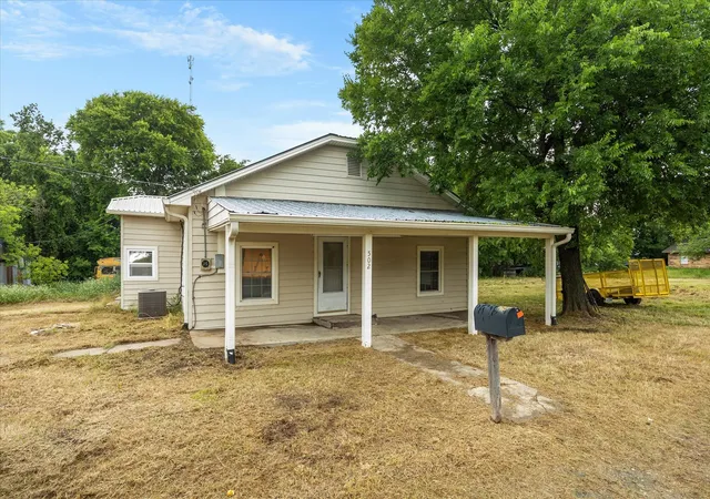 Photo 3 of Single family home for sale at 502 S Elm St, Celeste, TX 75423 | MLS# 21281057 | Listing updated on 2026-07-13