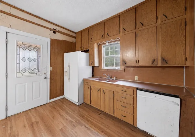 Photo 3 of Single family home for sale at 502 S Elm St, Celeste, TX 75423 | MLS# 21281057 | Listing updated on 2026-07-13