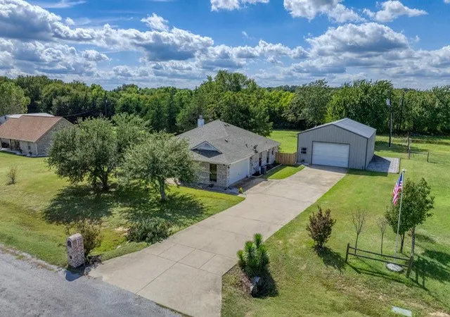 Homes for sale in Gordonville, TX | 99 Catamaran Ct, Gordonville, TX 76245 | MLS# 21284264