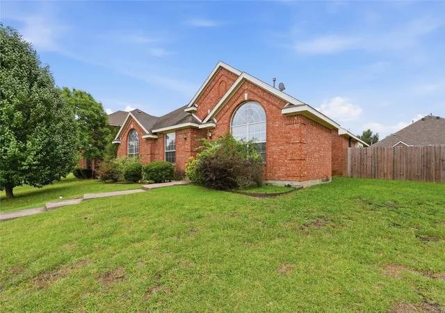 Homes for sale in De Soto, TX | 1700 Wylie Creek Dr, De Soto, TX 75115 | MLS# 21284775