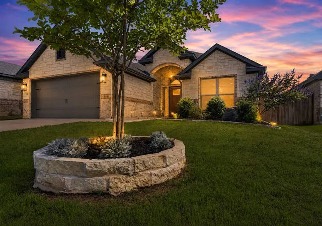 Photo 1 of Single family home for sale at 125 Maverick Ln, Pilot Point, TX 76258 | MLS# 21283276 | Listing updated on 2026-08-16