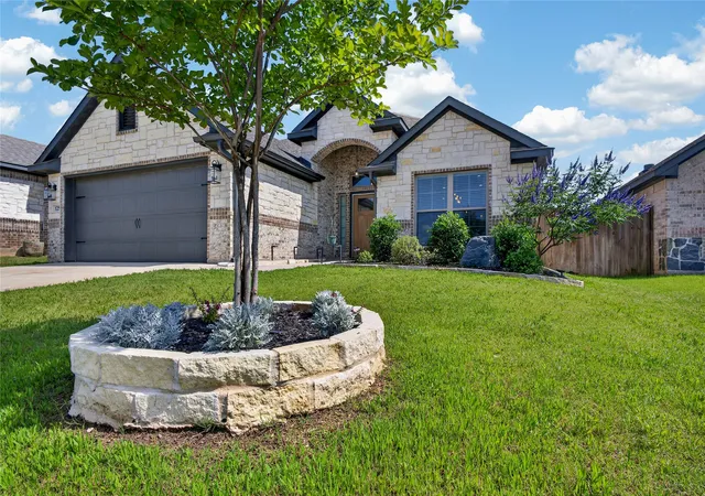 Photo 2 of Single family home for sale at 125 Maverick Ln, Pilot Point, TX 76258 | MLS# 21283276 | Listing updated on 2026-08-16
