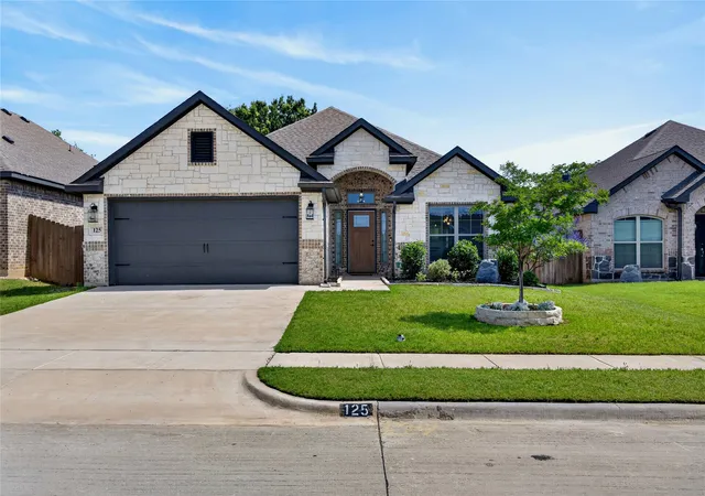 Photo 4 of Single family home for sale at 125 Maverick Ln, Pilot Point, TX 76258 | MLS# 21283276 | Listing updated on 2026-08-16