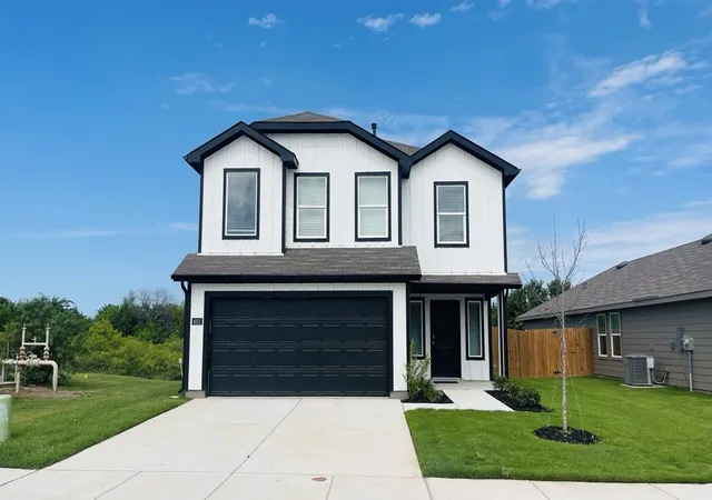 Photo 1 of Sale Pending at 4212 Woodhill Bend Dr, Fort Worth, TX 76036 | MLS# 21281107 | Listing updated on 2026-08-17