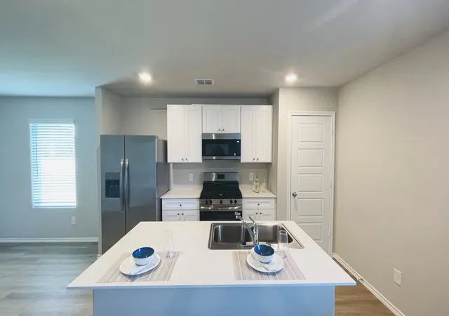 Photo 2 of Sale Pending at 4212 Woodhill Bend Dr, Fort Worth, TX 76036 | MLS# 21281107 | Listing updated on 2026-08-17