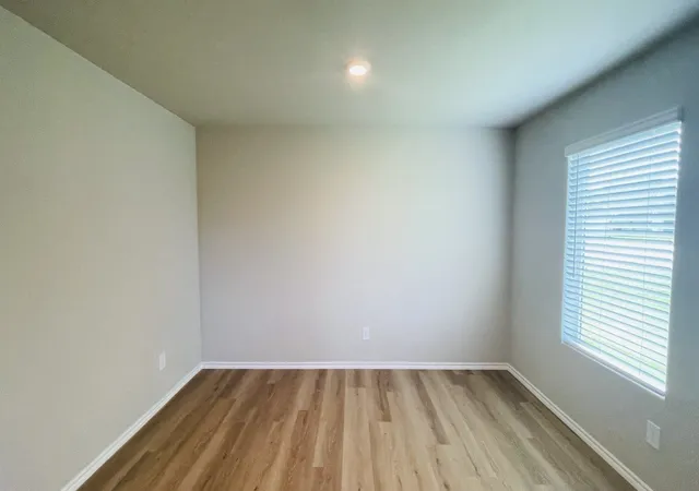 Photo 3 of Sale Pending at 4212 Woodhill Bend Dr, Fort Worth, TX 76036 | MLS# 21281107 | Listing updated on 2026-08-17