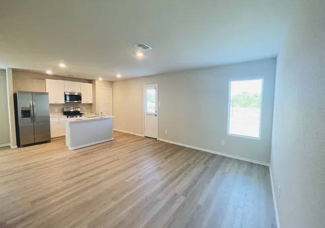 Photo 3 of Sale Pending at 4212 Woodhill Bend Dr, Fort Worth, TX 76036 | MLS# 21281107 | Listing updated on 2026-08-17