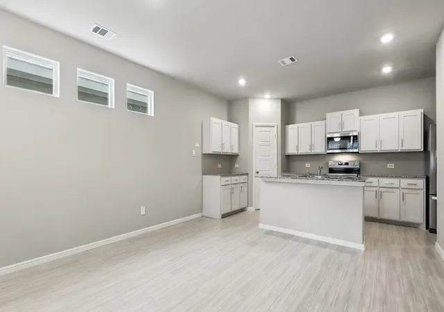 Photo 3 of Single family home for sale at 3048 Maple Orchard Ln, Fort Worth, TX 76140 | MLS# 21282662 | Listing updated on 2026-10-06