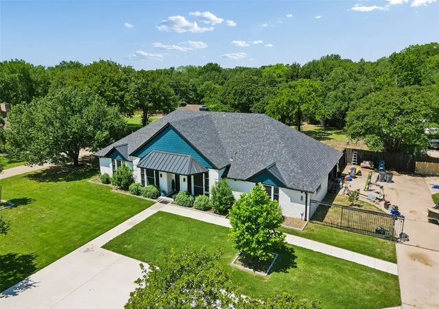 Photo 2 of Single family home for sale at 160 Cedarcrest Ln, Double Oak, TX 75077 | MLS# 21270497 | Listing updated on 2026-09-26
