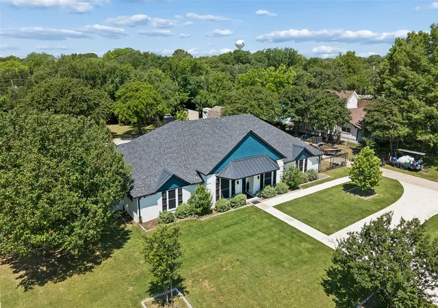 Photo 3 of Single family home for sale at 160 Cedarcrest Ln, Double Oak, TX 75077 | MLS# 21270497 | Listing updated on 2026-09-26