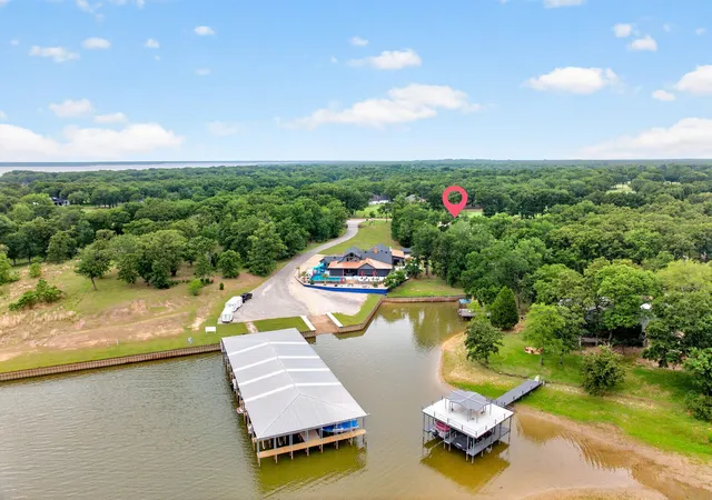 Photo 3 of Single family home for sale at 5230 Esquire Estates Rd, Mabank, TX 75156 | MLS# 21281898 | Listing updated on 2026-08-28