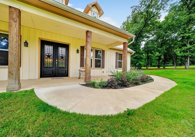 Photo 3 of Single family home for sale at 5230 Esquire Estates Rd, Mabank, TX 75156 | MLS# 21281898 | Listing updated on 2026-08-28