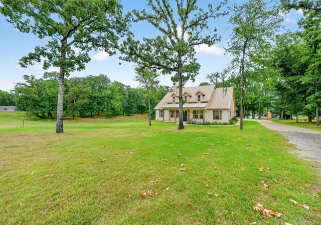Photo 4 of Single family home for sale at 5230 Esquire Estates Rd, Mabank, TX 75156 | MLS# 21281898 | Listing updated on 2026-08-28