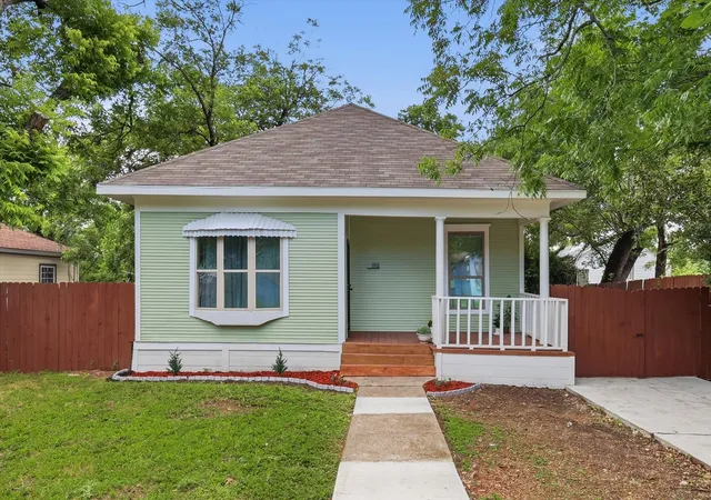 Photo 2 of Single family home for sale at 1910 Ramsey Ave, Dallas, TX 75216 | MLS# 21282963 | Listing updated on 2026-07-07