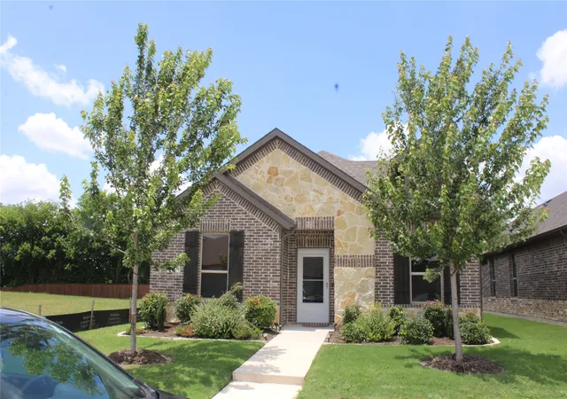 Photo 3 of Single family home for sale at 217 Foreman Dr, Midlothian, TX 76065 | MLS# 21284834 | Listing updated on 2026-08-17