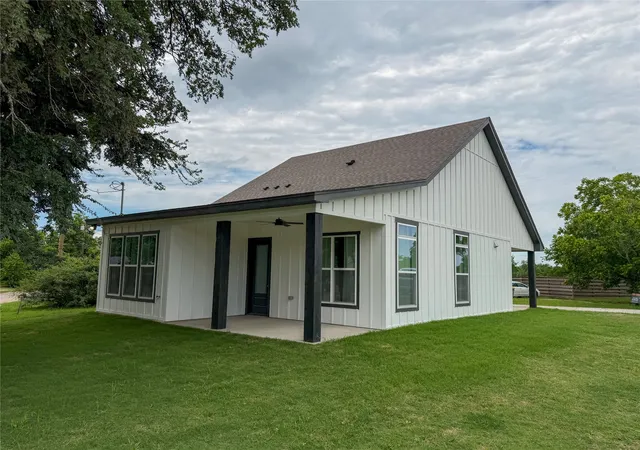 Photo 1 of Single family home for sale at 4200 Williams Rd, Waco, TX 76705 | MLS# 21282413 | Listing updated on 2026-07-16