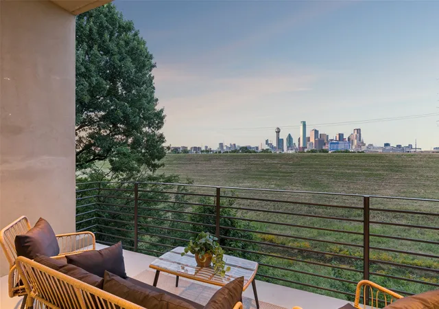 Homes for sale in Dallas, TX | 433 Trinity River Cir, Dallas, TX 75203 | MLS# 21280572