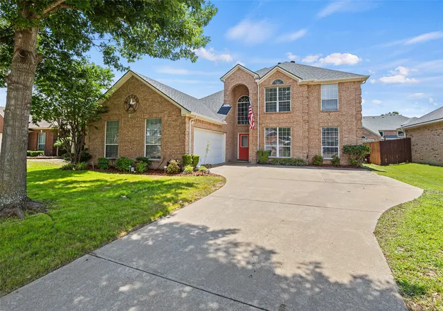 2nd image of 2715 Forest Lake Dr, Grand Prairie, TX 75052 | MLS# 21278341