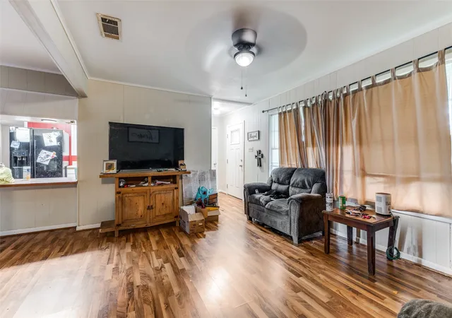 Photo 3 of Single family home for sale at 425 Lybrand St, Wills Point, TX 75169 | MLS# 21284890 | Listing updated on 2026-09-03