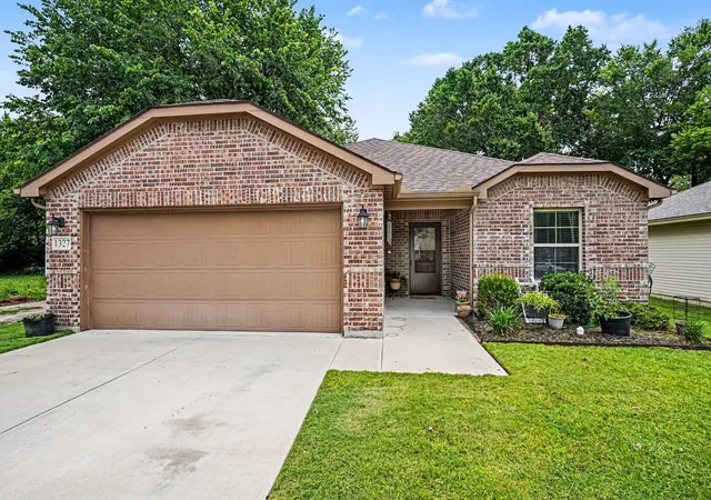 Homes for sale in Gainesville, TX | 1327 Lanius St, Gainesville, TX 76240 | MLS# 21284905