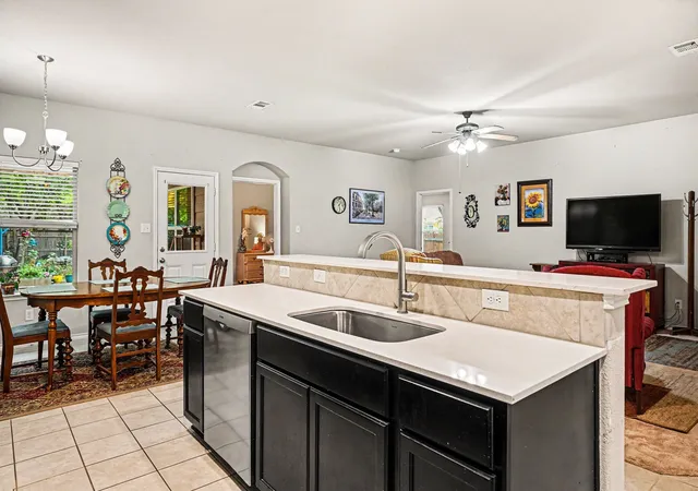 Photo 3 of Single family home for sale at 1327 Lanius St, Gainesville, TX 76240 | MLS# 21284905 | Listing updated on 2026-09-23