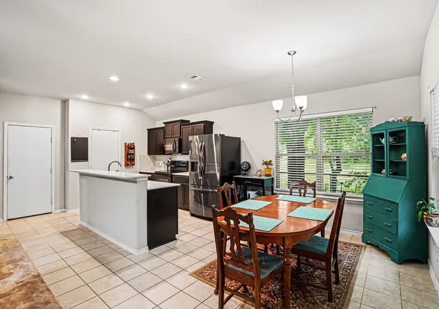 Photo 4 of Single family home for sale at 1327 Lanius St, Gainesville, TX 76240 | MLS# 21284905 | Listing updated on 2026-09-23