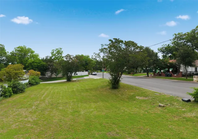 Photo 3 of Land for sale at 525 S 23Rd St, Waco, TX 76706 | MLS# 21283834 | Listing updated on 2026-08-31