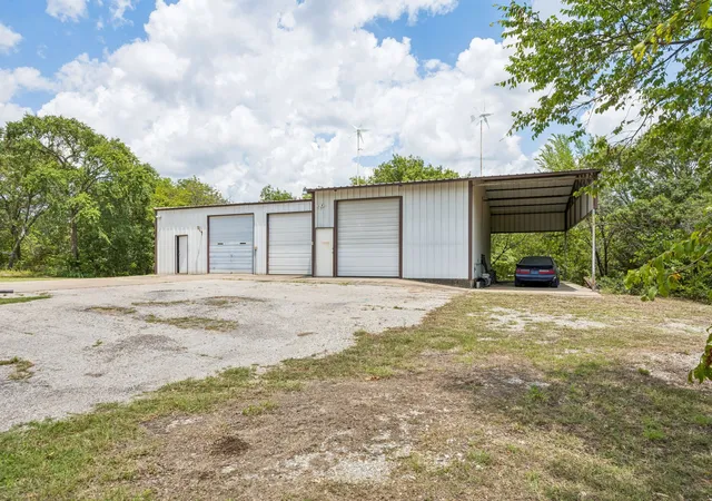 Photo 3 of Single family home for sale at 807 E State Hwy 11, Whitewright, TX 75491 | MLS# 21245282 | Listing updated on 2026-07-20