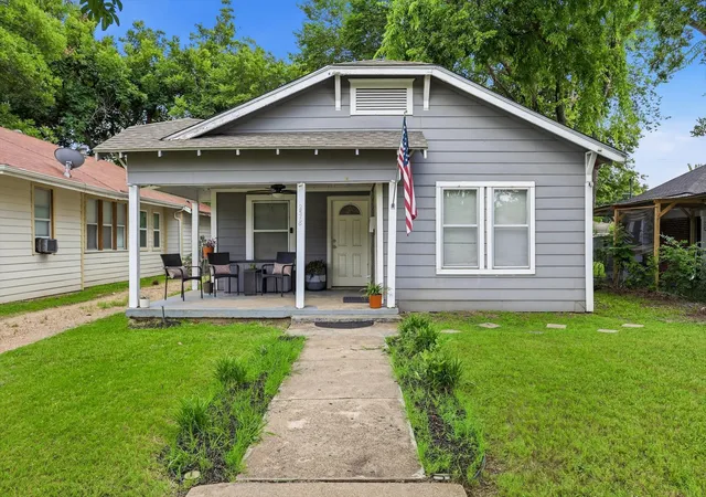 Photo 1 of Single family home for sale at 2518 Gladstone Dr, Dallas, TX 75211 | MLS# 21283277 | Listing updated on 2026-08-29