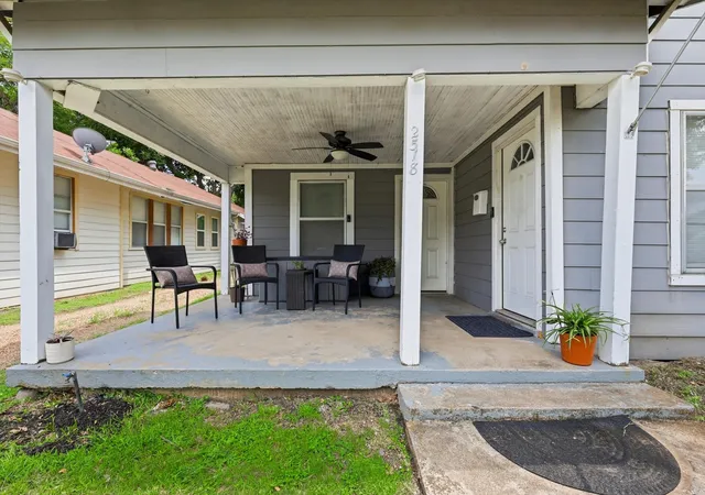 Photo 2 of Single family home for sale at 2518 Gladstone Dr, Dallas, TX 75211 | MLS# 21283277 | Listing updated on 2026-08-29